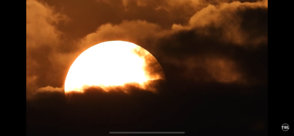Nikon P1000で撮影した雲の中の太陽